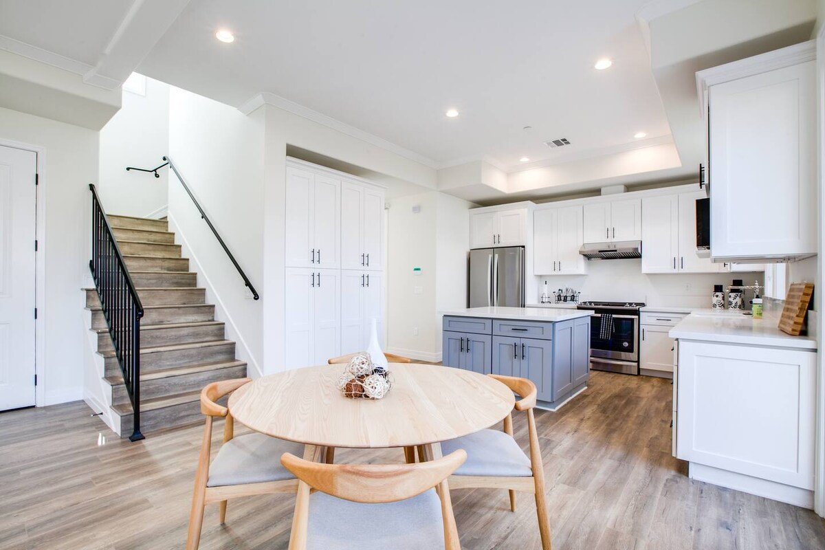 Modern Home w/ Backyard 5-10min to CalTech/PCC gallery image 4