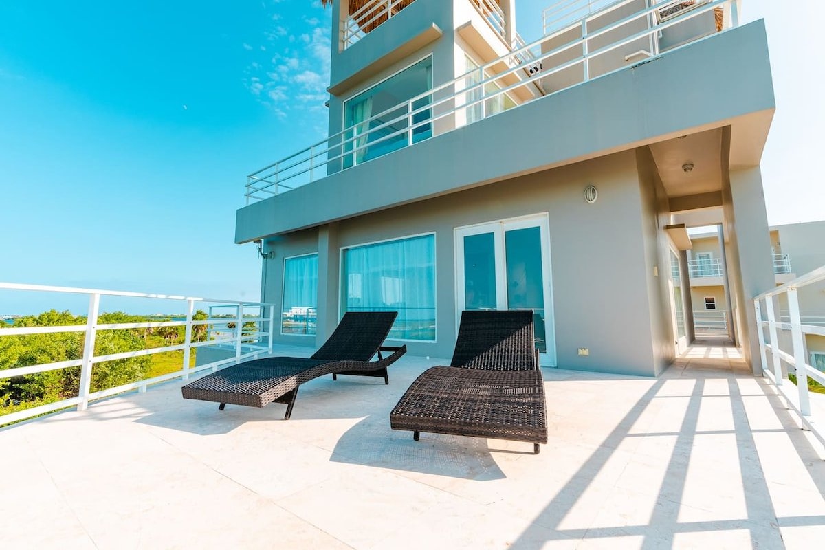 5 BDRM Waterfront Villa With Rooftop Plunge Pool gallery image 2