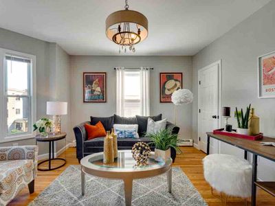 Cozy spacious 2nd level condo walk to public tran