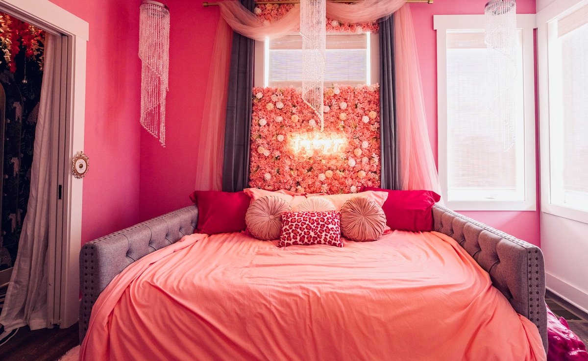 Celebrity Owned: 5 Mins to Downtown & Broadway gallery image 5