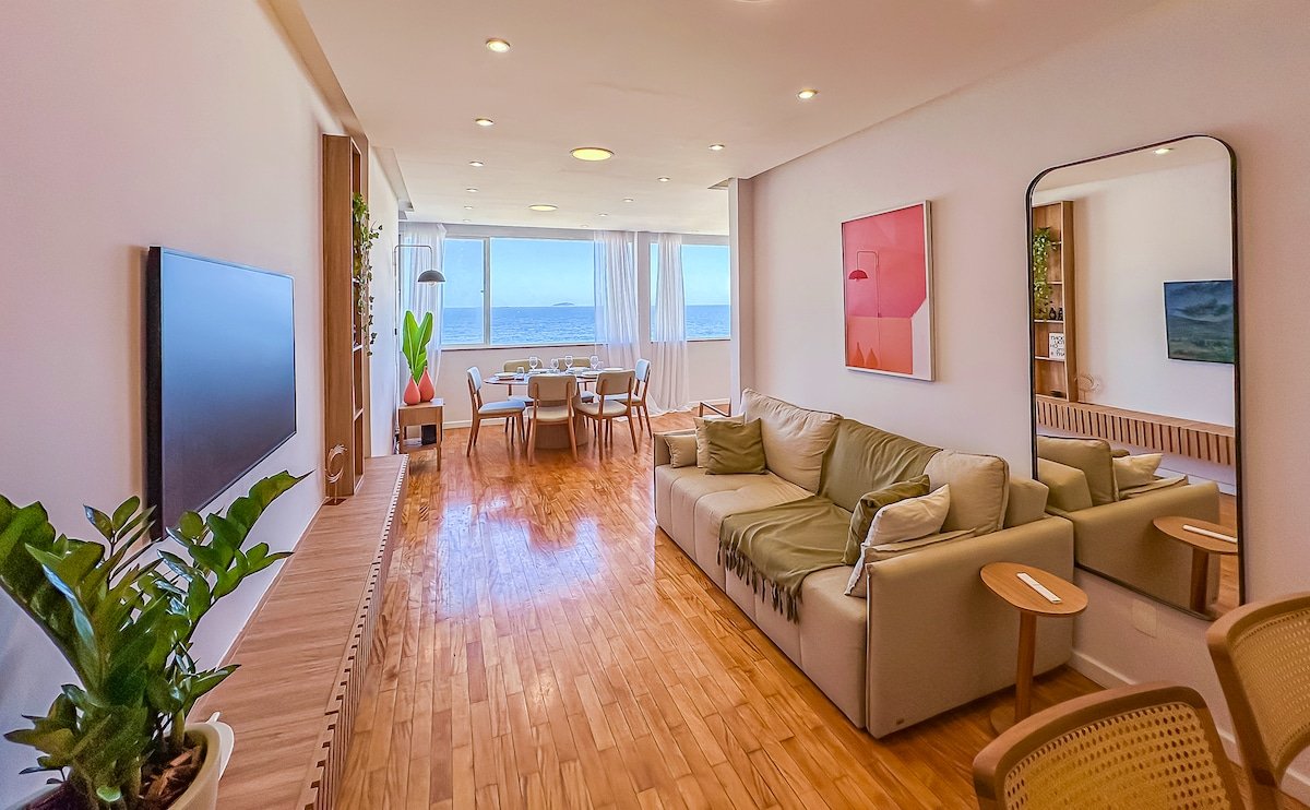 Copacabana Ocean view Apartment with 2 suites gallery image 3