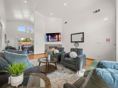 131 South of Blvd Upscale Area, Nice Home Pool-Spa