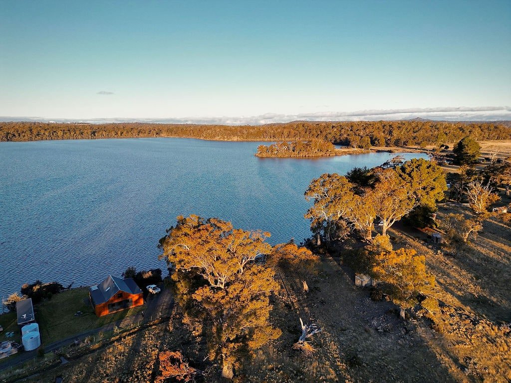 The Doctor‘s – Luxury lakefront container chalet gallery image 4