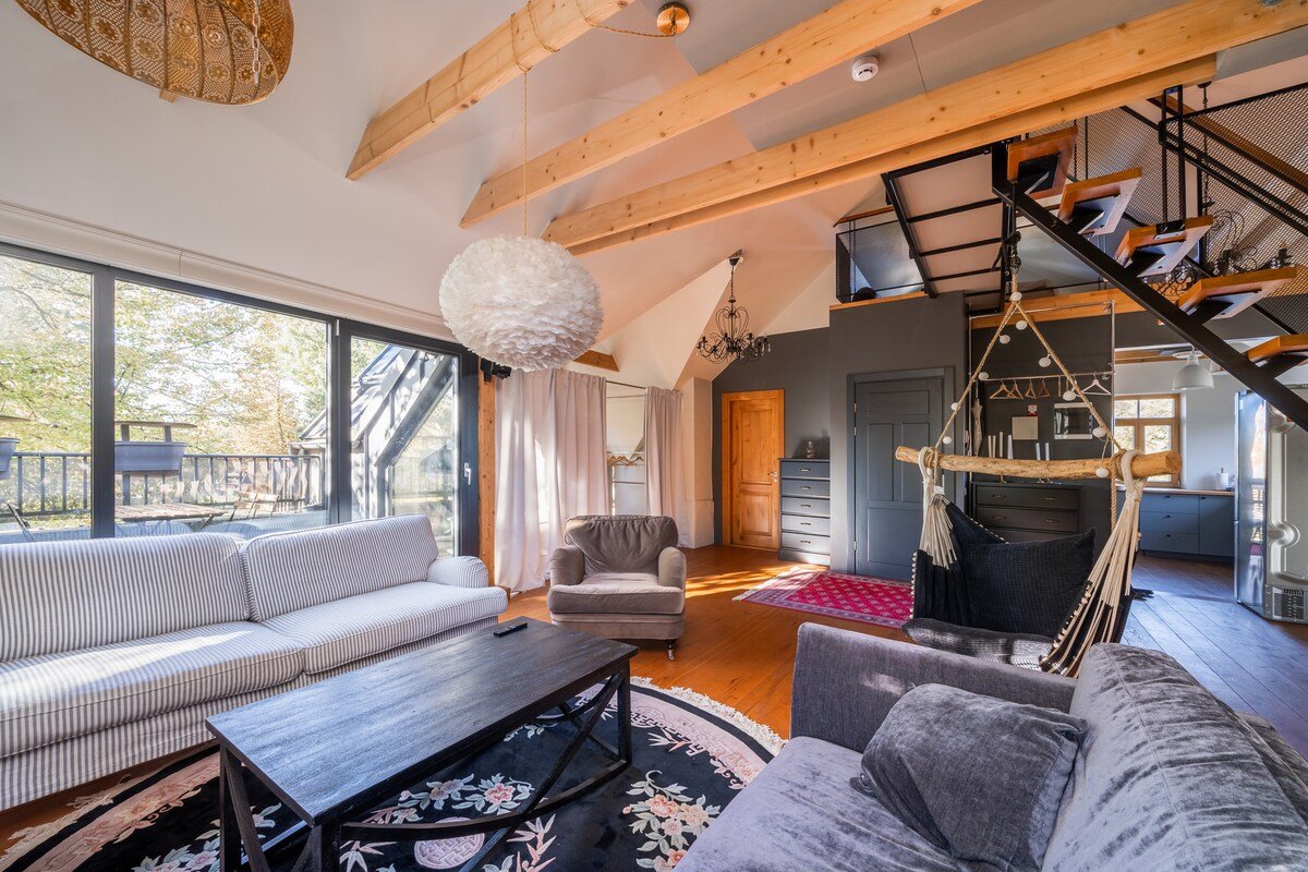 Cozy riverside penthouse gallery image 4