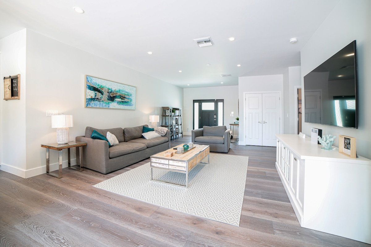 Amazing Beach House 10min from the Beach gallery image 4