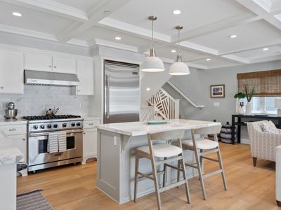 Coastal Escape blocks from La Jolla Shores Beach