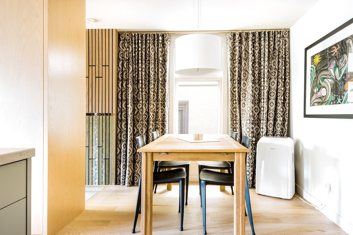 Refined Modern Home in Kitsilano’s Best Locale gallery image 5