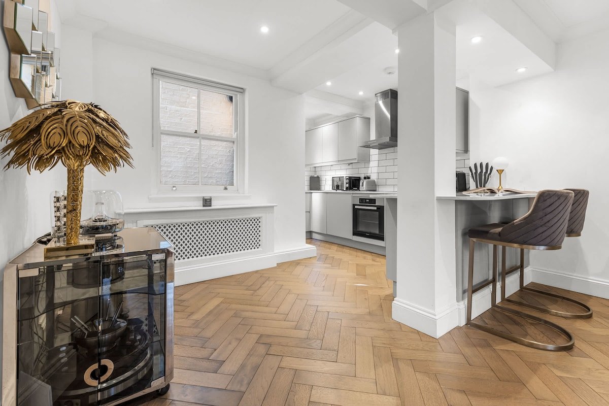 The Kensington Residence gallery image 3