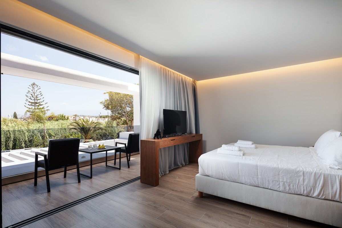 Nuera II: Modern 4BR Villa, 300m from the Beach gallery image 5