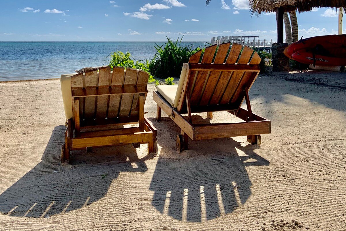 Two Luxury Villas, 9 Bedrooms, Sleeps 16, 2 Pools. gallery image 4