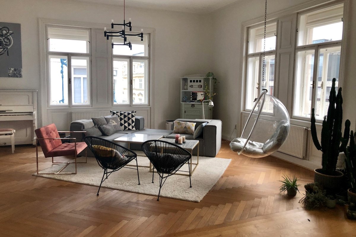 Grand residence with terrace near Opera gallery image 2