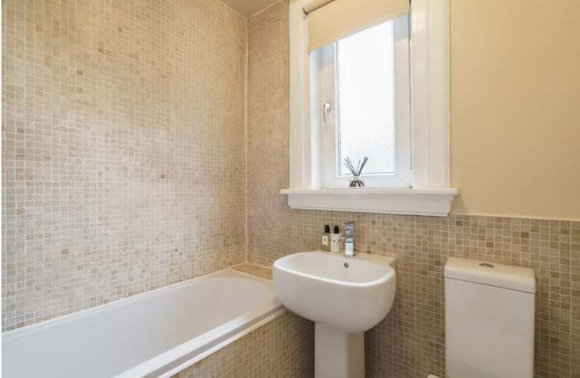 Traditional home near Edinburgh city centre gallery image 4