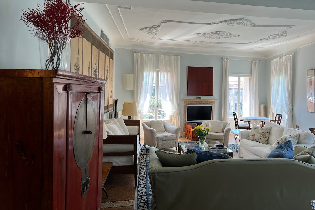 Superb Grand Canal 3BR Apart-Views-Terrace-Central gallery image 5