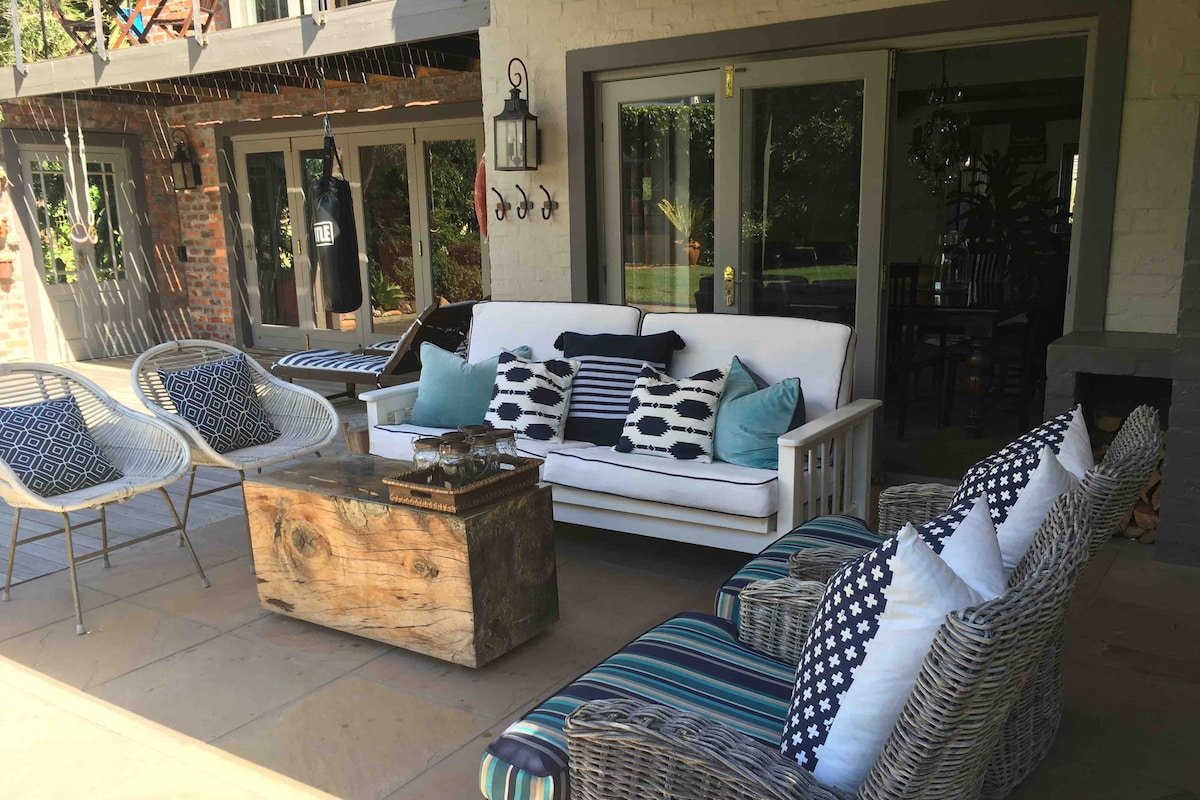 Spacious Family Home with 2 Cottages in Noordhoek gallery image 5