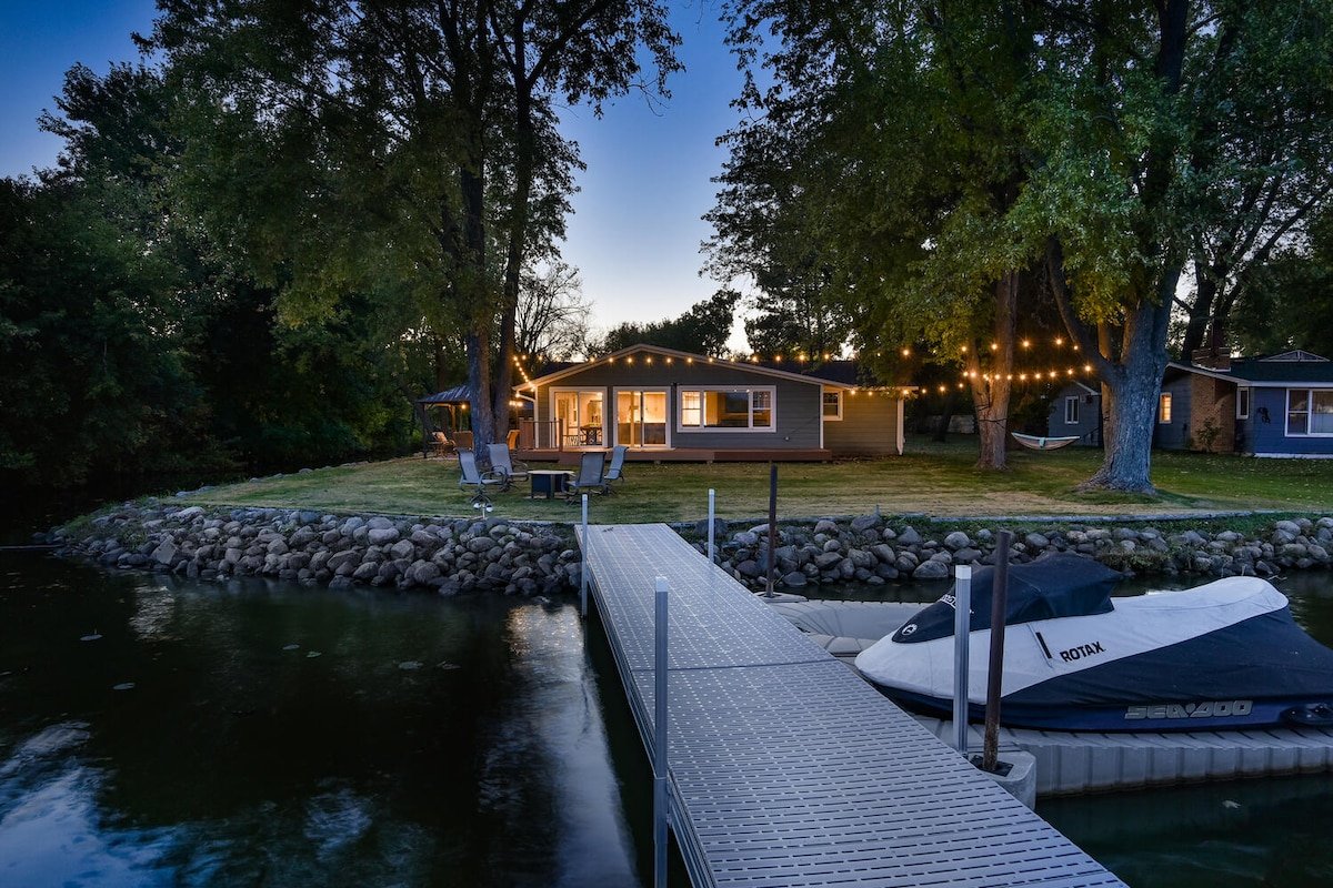 Long Lake Getaway (4br/2ba Lakefront) gallery image 5