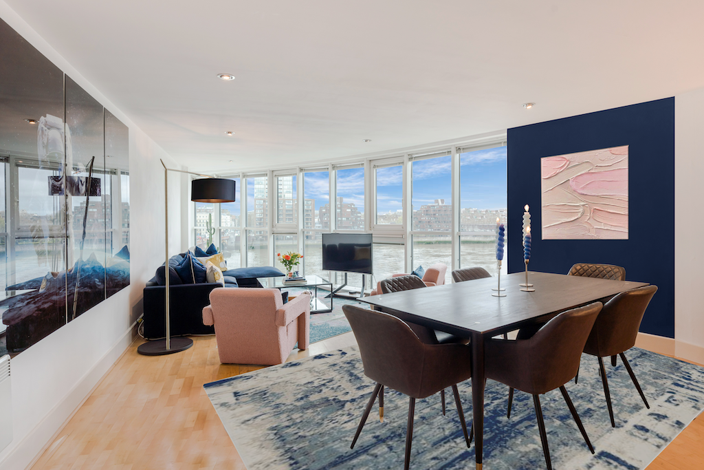 Thames Design Home:Sky-High LuxXe with AweSomeView