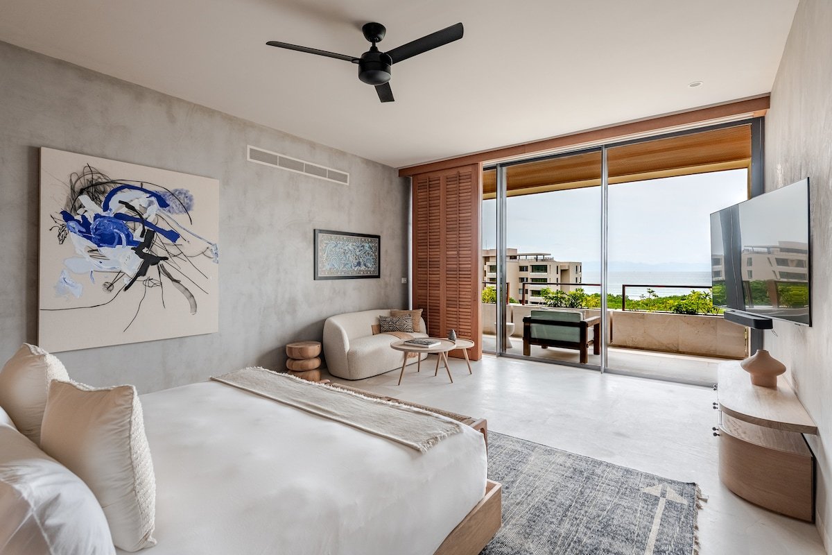 Oceanview Penthouse w/ Dual Infinity Pools gallery image 3