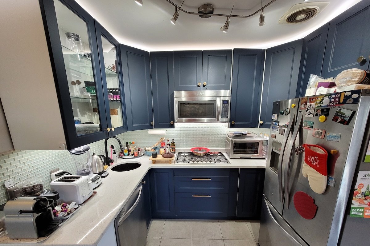 Quiet and Sunny 2BR/2BR with south-facing terrace gallery image 4