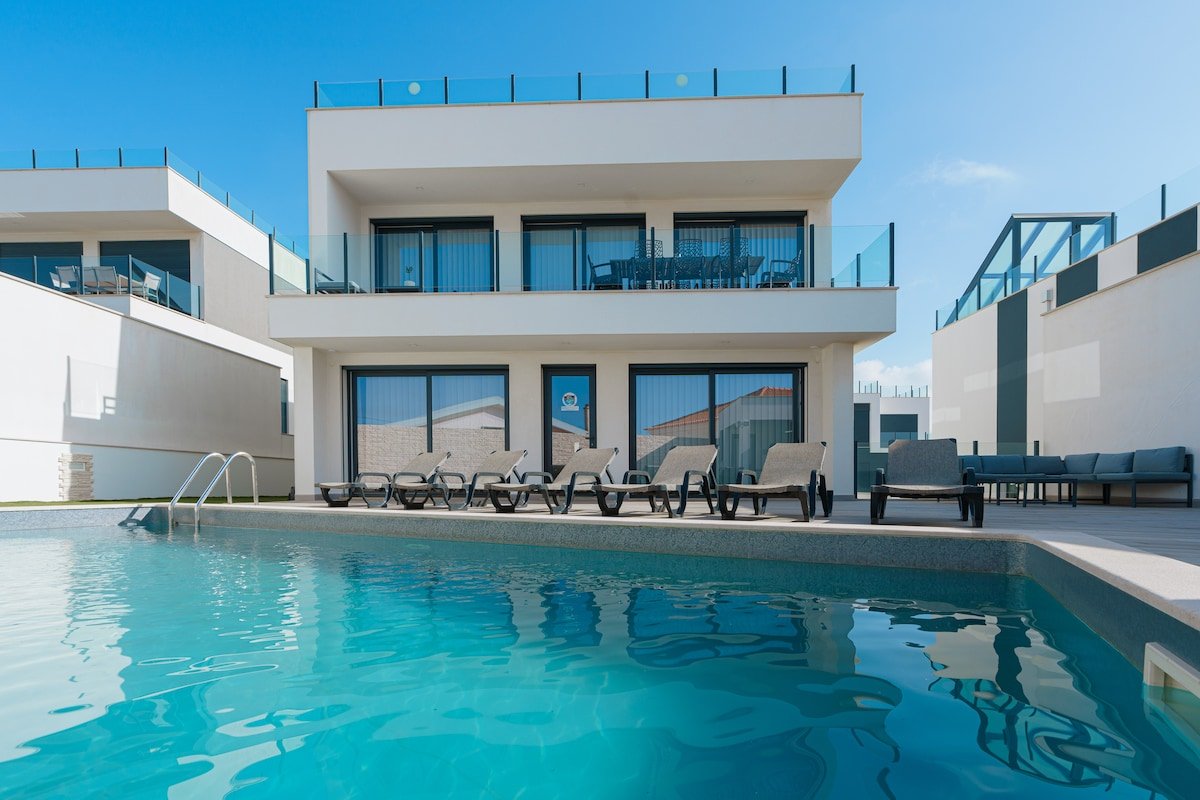 Eden Villa with jacuzzi and ocean view gallery image 2