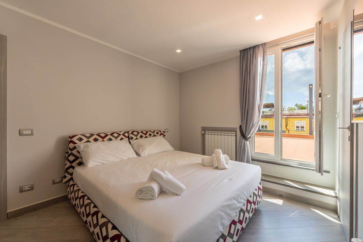 [Chiaia Rooftop] Sea & City Skyline Views gallery image 3