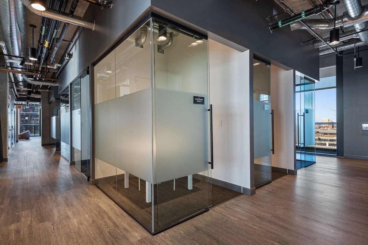 6 Luxe Apts, Perfect Group Solution, Sleeps 30 gallery image 5