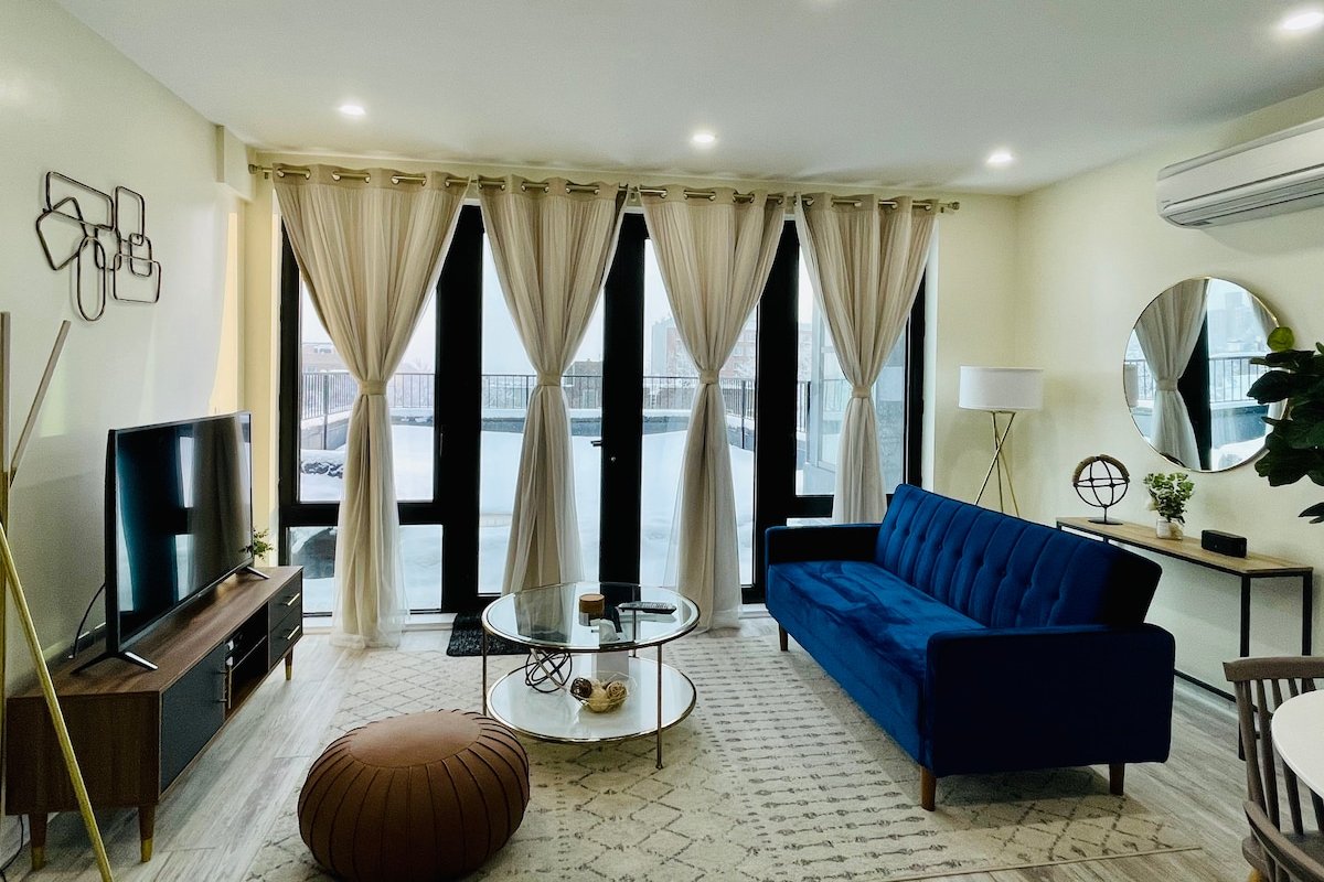 Chic Penthouse w/Terrace, Laundry,15mins to Midtwn gallery image 2