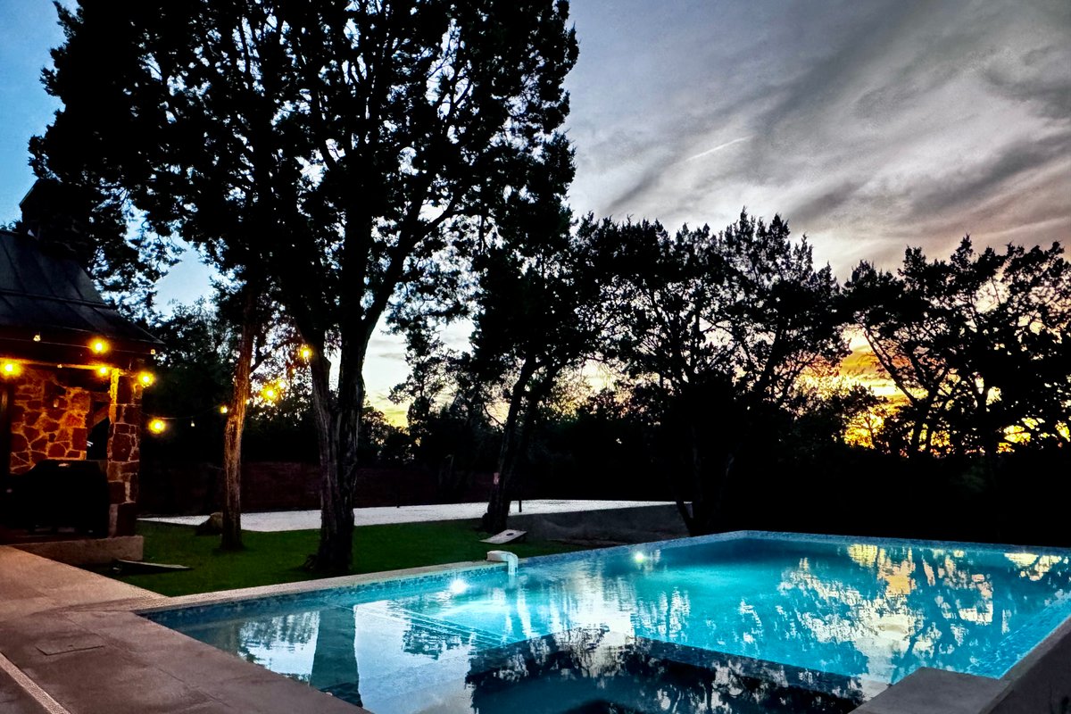 Luxury Wellness Estate: Pickleball, Pool & Sauna