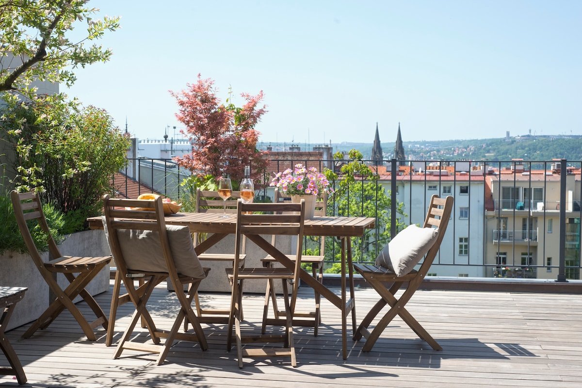 Lovely Penthouse view to Prg Castle gallery image 4