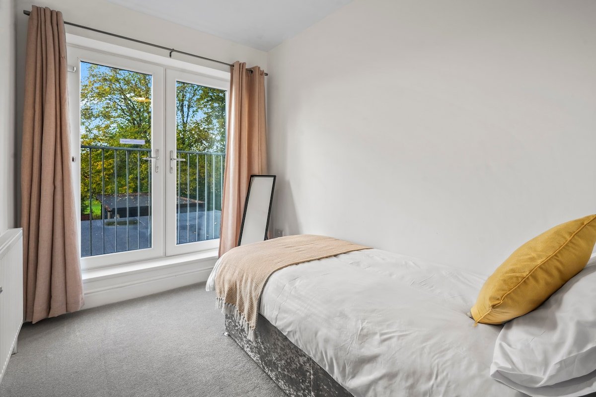 Luxurious 4 bedroom family home gallery image 5