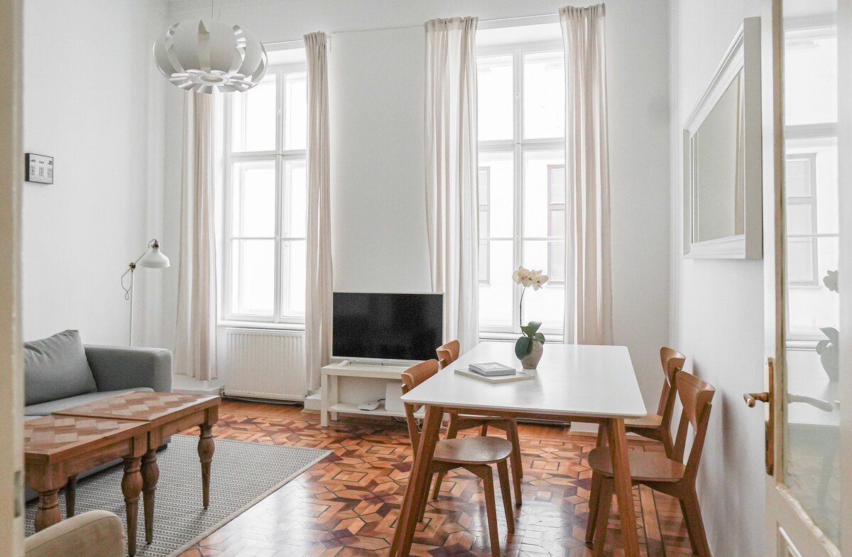 Fabulous City Center Apartment – Apt 14 gallery image 5