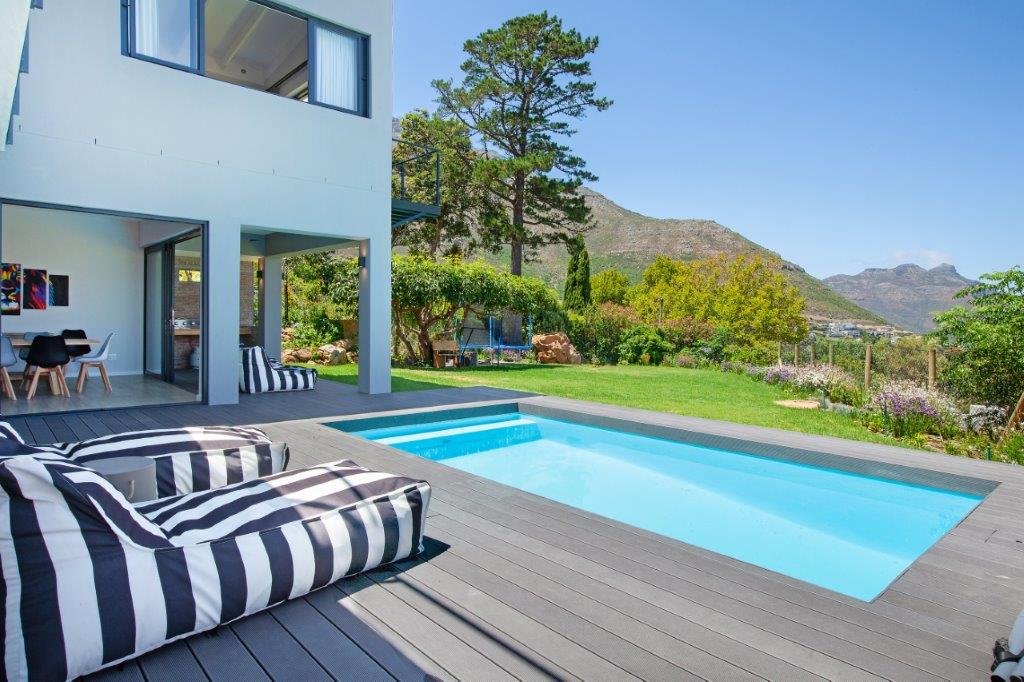 Stunning Modern Mansion in Hout Bay gallery image 2