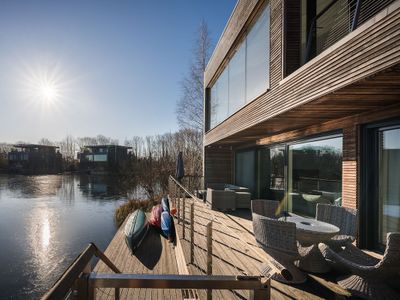 Bowmoor – Luxury Lakefront Home with Resort Access