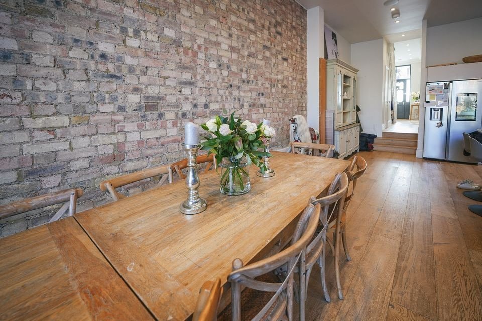 Stunning 5-Bedroom House in Queens Park gallery image 4