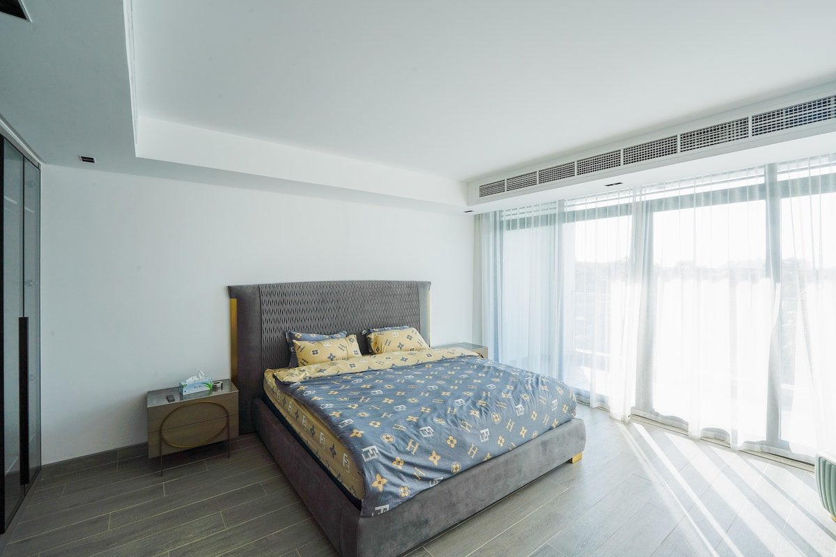 AQUA LUXE 10K SQFT•Pool•Palm•Beach Front gallery image 3