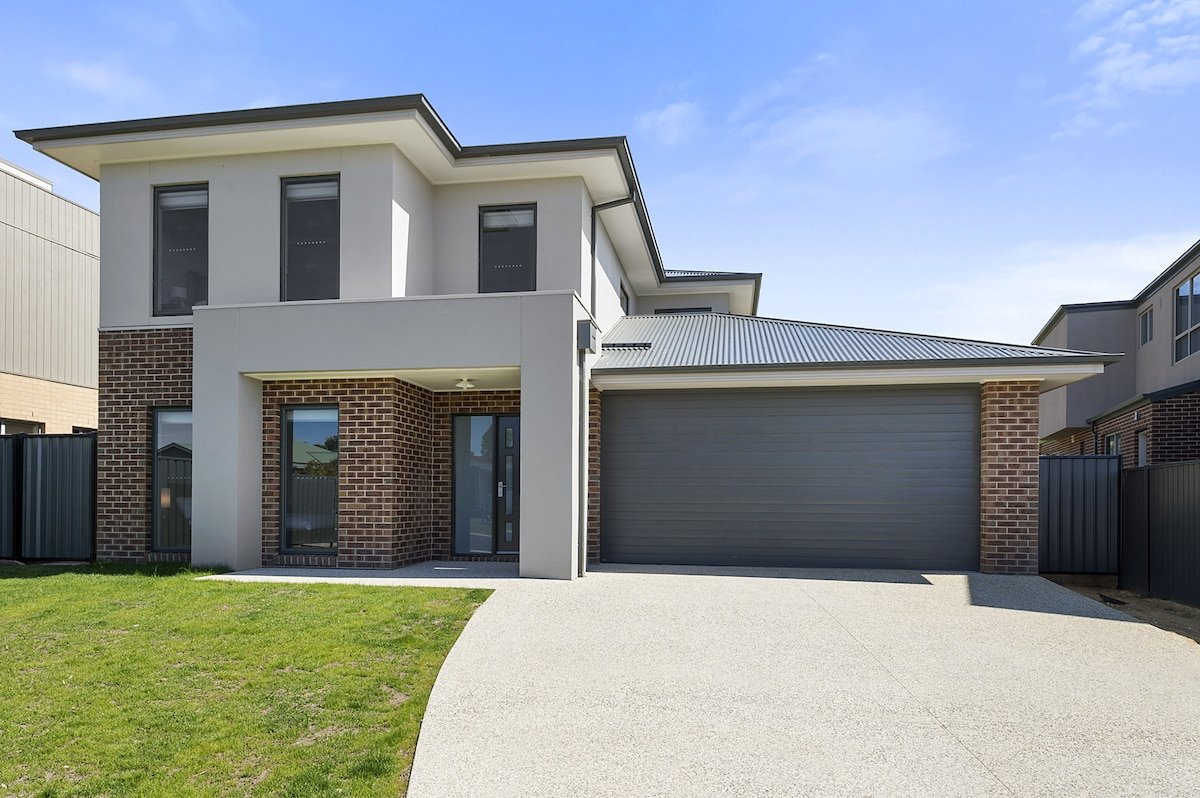 Sunrise on Apollo – Modern 5 bedroom home gallery image 2