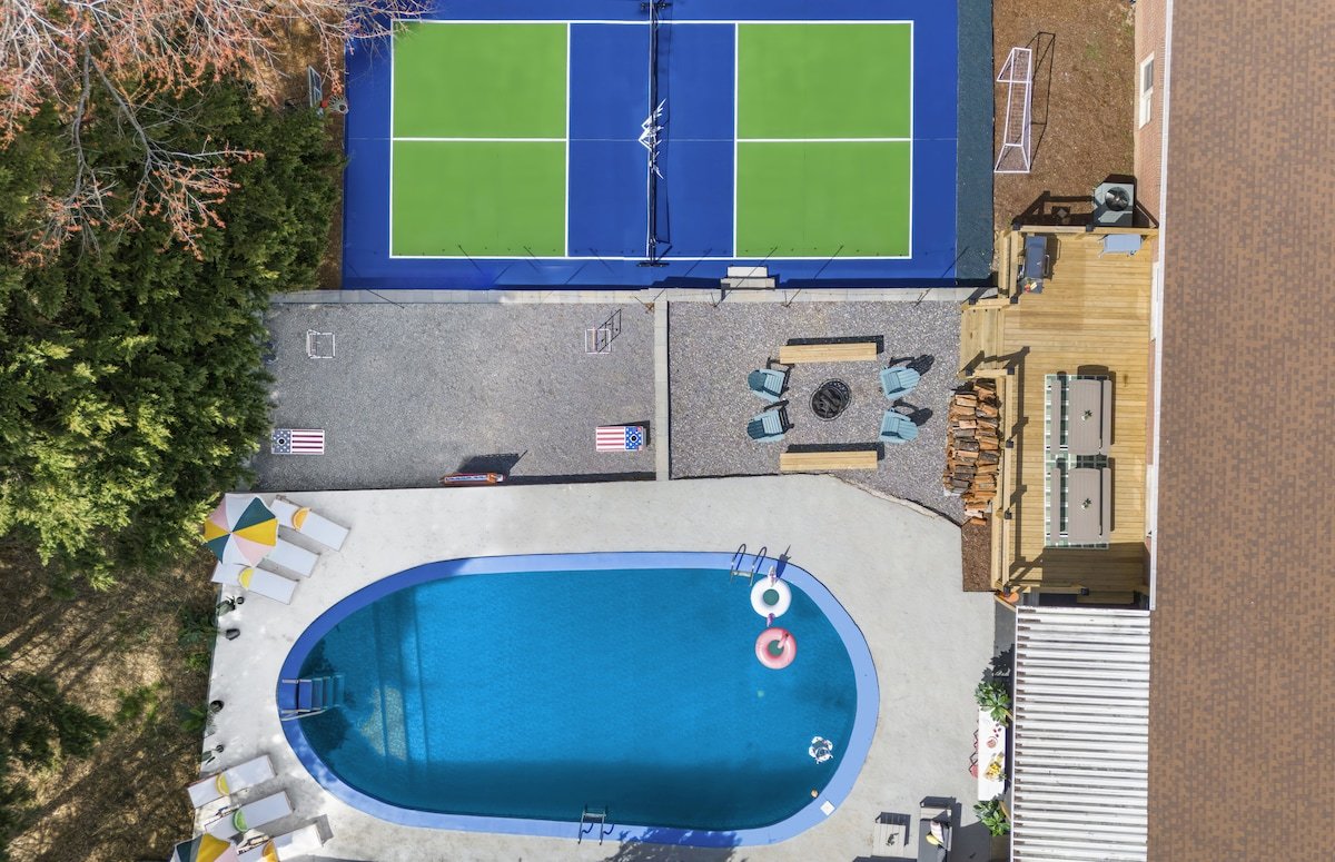 Heated Pool, Pickleball, Hot Tub, 10 mins to DT gallery image 5