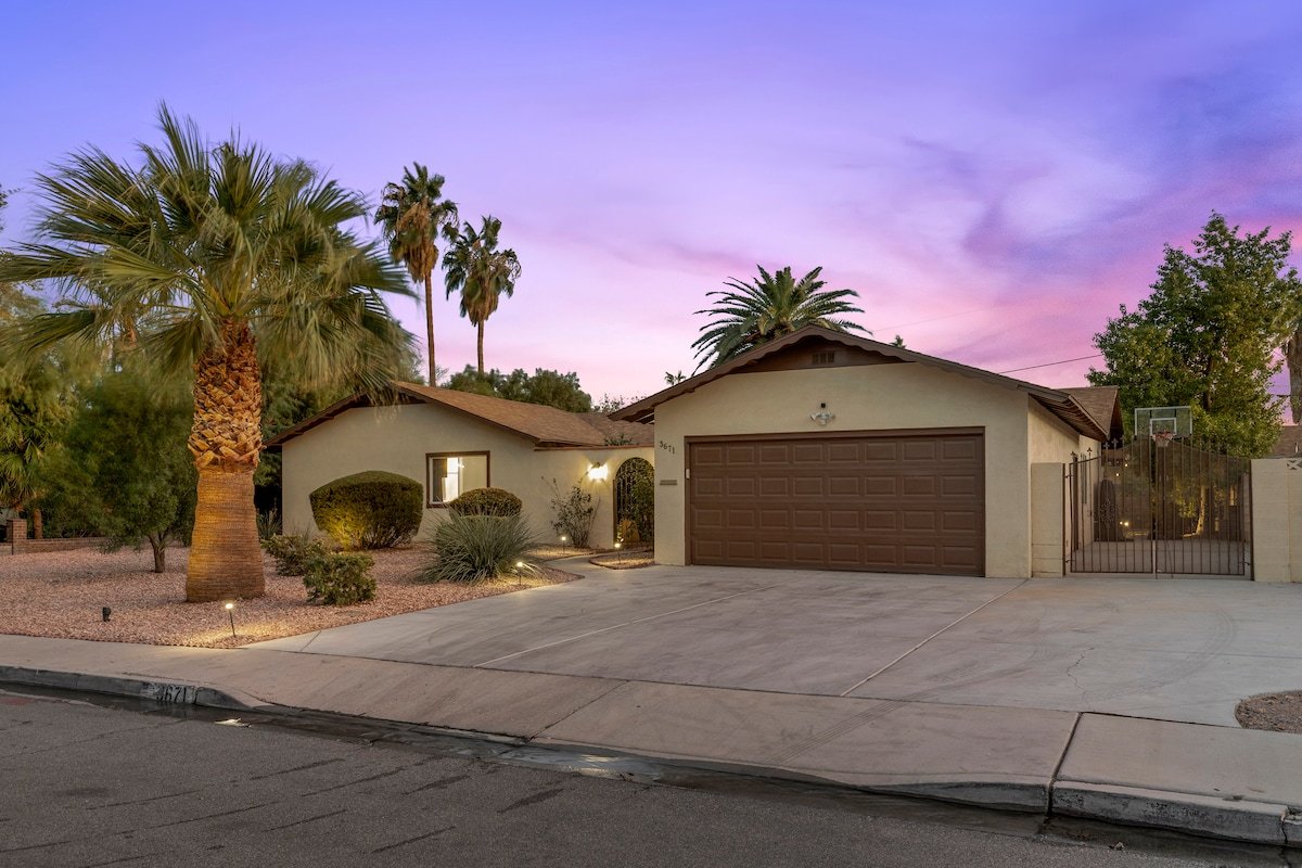 Stylish home with pool and spa gallery image 4