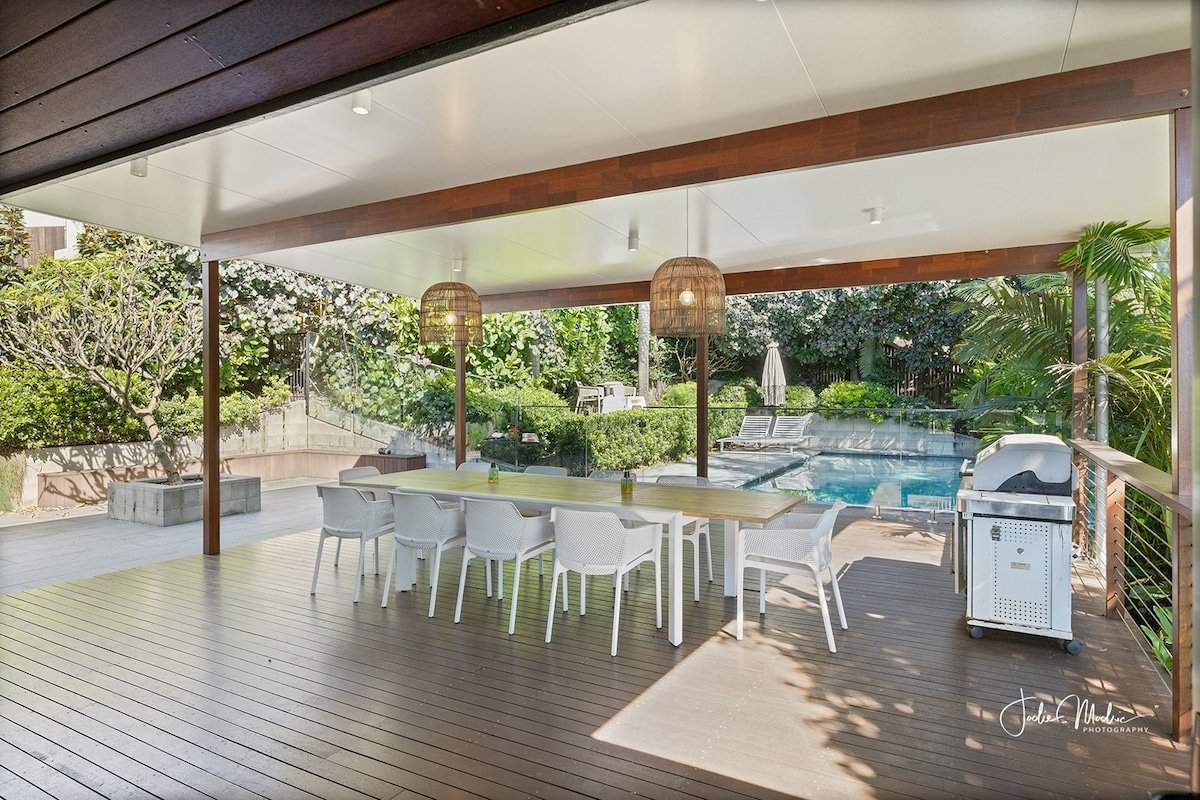 Pacific View – Steps to Coolum beach, Pets on app gallery image 2