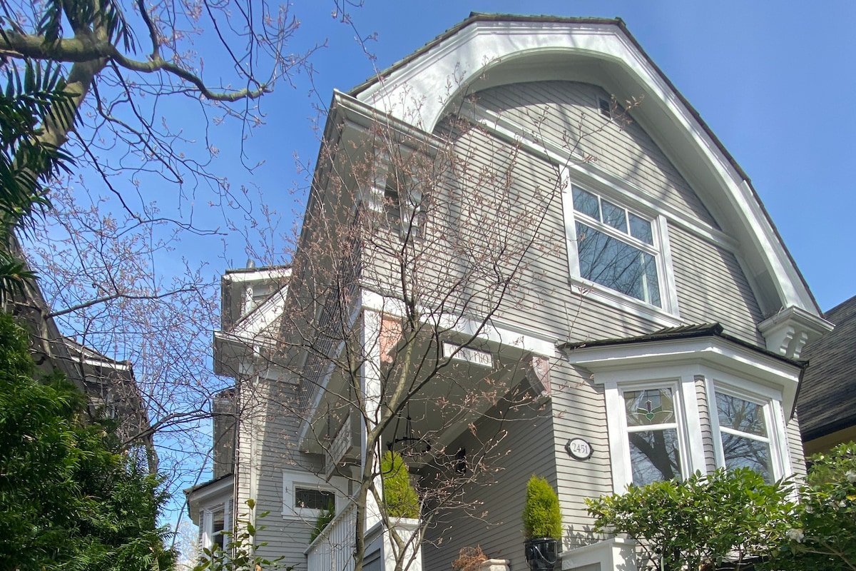 Large Renovated Character Home with 3 Beds/2 Bath gallery image 4