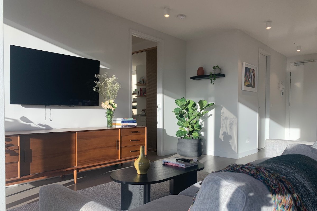 Modern, stylish apartment in heart of Collingwood gallery image 2