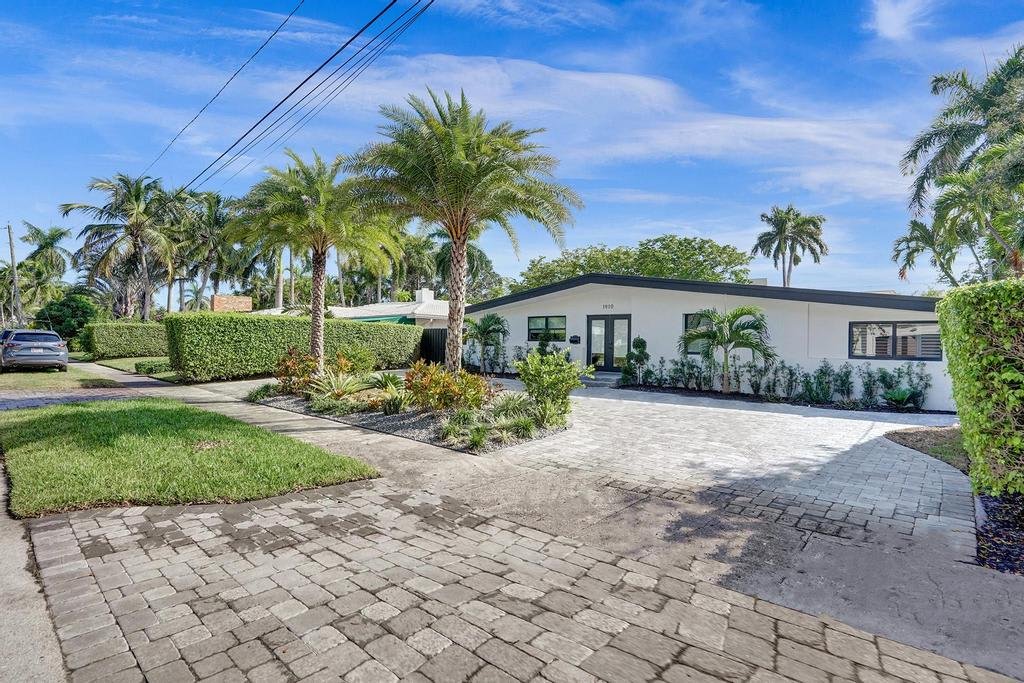 New ! Pool house 3-bedroom home Victoria Park gallery image 3