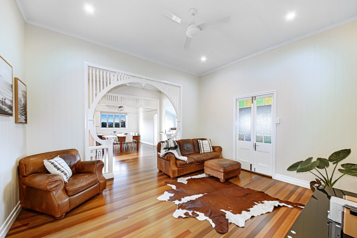 Luxe 5BR Farmhouse-Pet Friendly Kin Kin Noosa Stay gallery image 4
