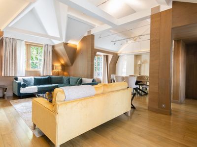 Mayfair 2 bedrooms penthuse with AC