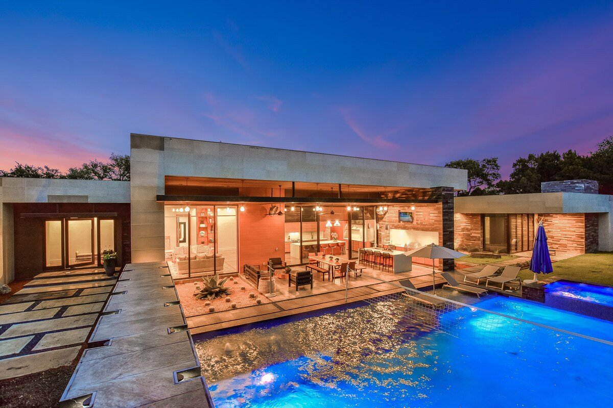 Above Pinnacle I Modern Luxury | Pool & Spa | Casi gallery image 2