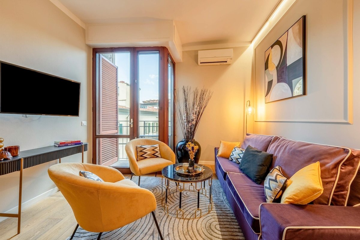 Bright 3BD Apartment near Santa Croce.Teatro Verdi gallery image 2