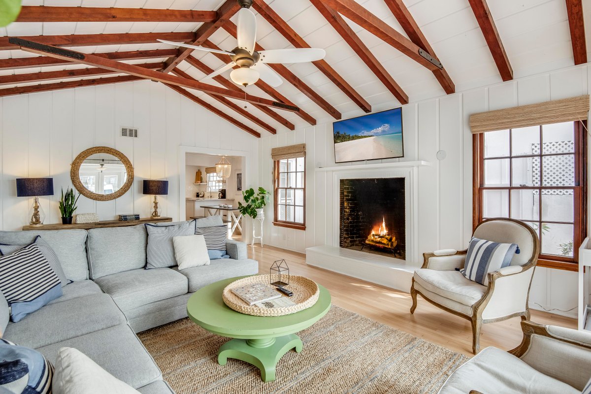 Gorgeous Naples Island House “The Salt Box”.