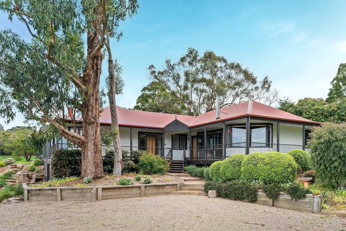 Coast n’ Country – Bay Views, Pool, Games gallery image 3