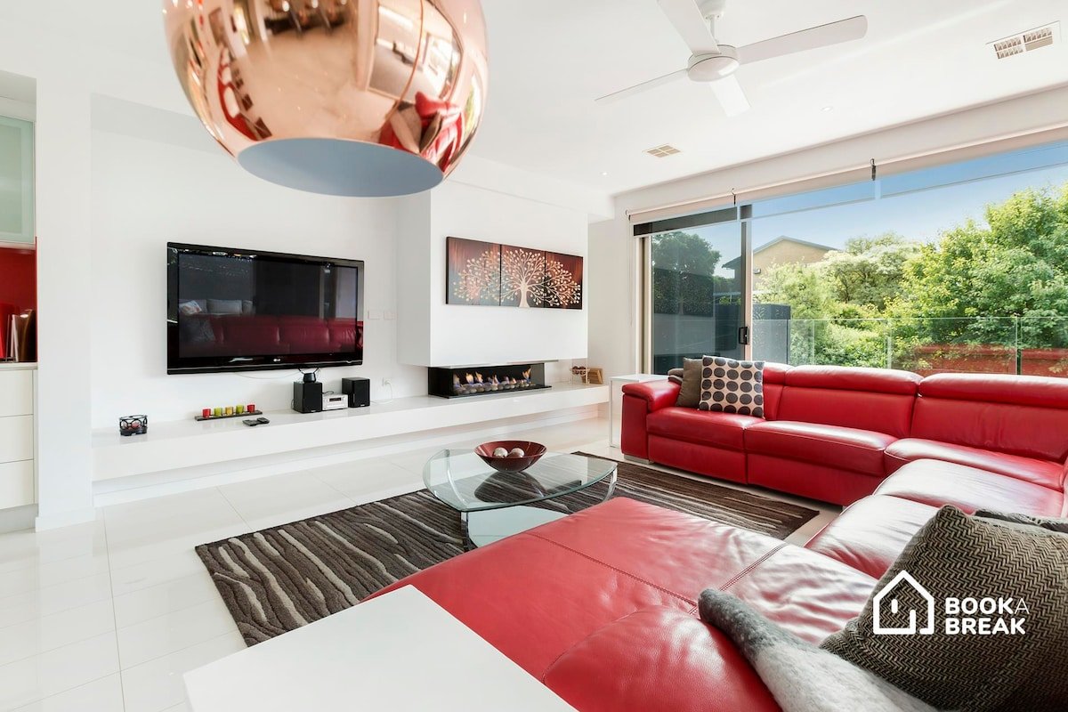 Tyrone Beachside Luxury | Home Theatre & Study gallery image 5