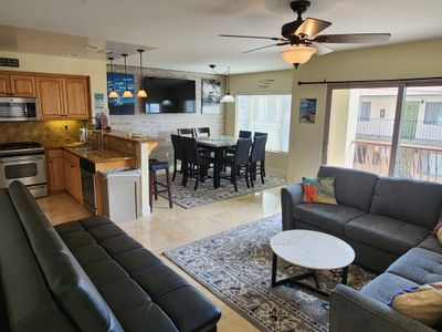 Beautiful By the Beach/King bed/AC/2 car garage