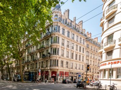 Haussmanien 105M2 (1130 sq ft) La Belle Époque A/C